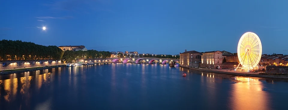 Panorama de Toulouse depuis le pont Saint-Pierre