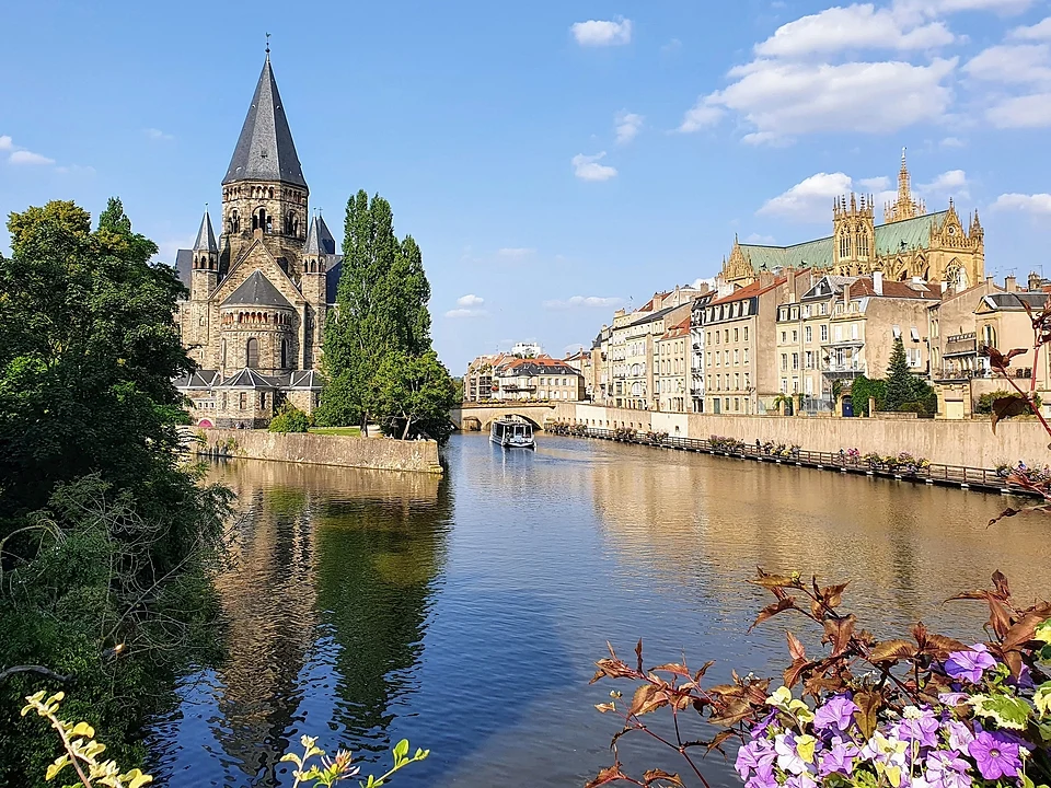 Vue de Metz, de la Moselle et du Temple Neuf depuis le Moyen-Pont