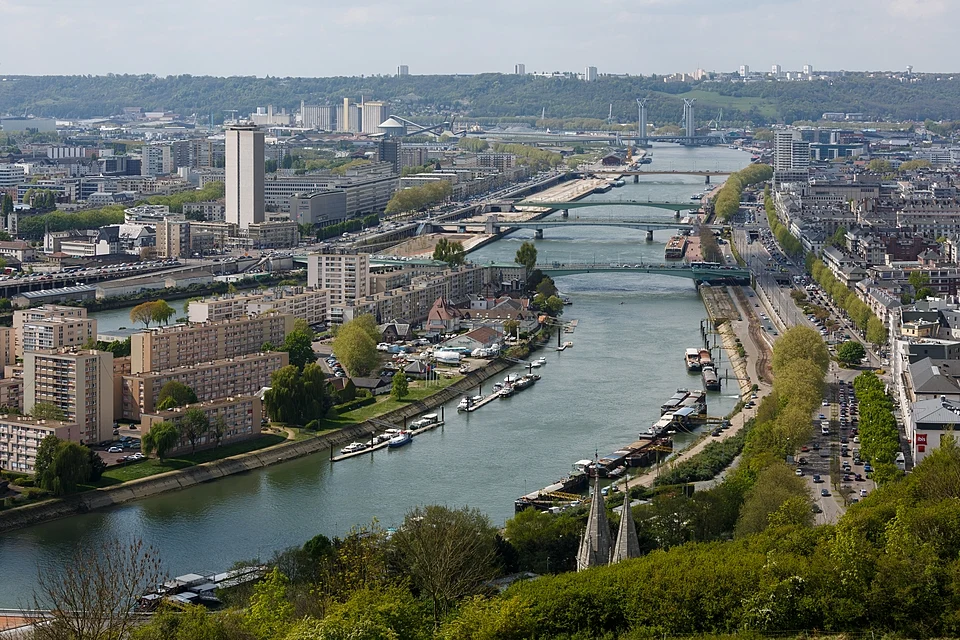Vue panoramique de Rouen et de la Seine