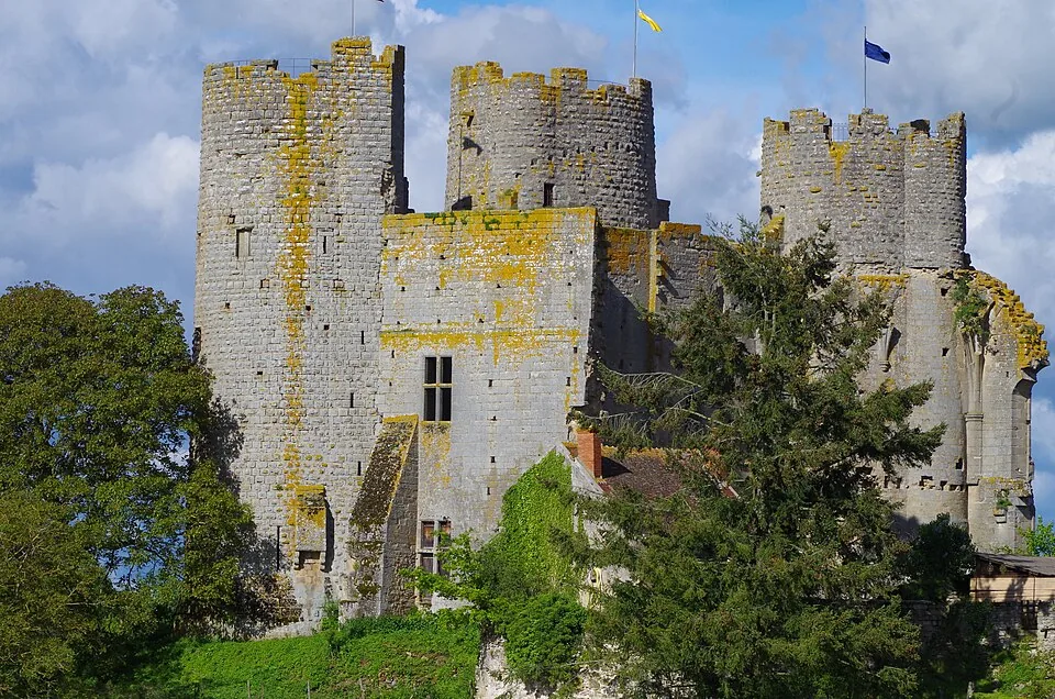 Château de Bourbon-l'Archambault — Allier