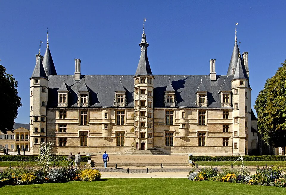 Palais ducal de Nevers — Nièvre